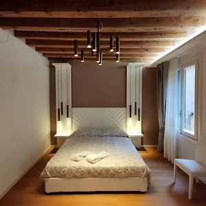 Deluxe 3 Bedroom Flat In Rialto Apartment Venice